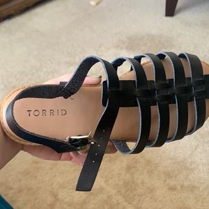 TORRID WIDE WIDTH - black strap sandals 9 W